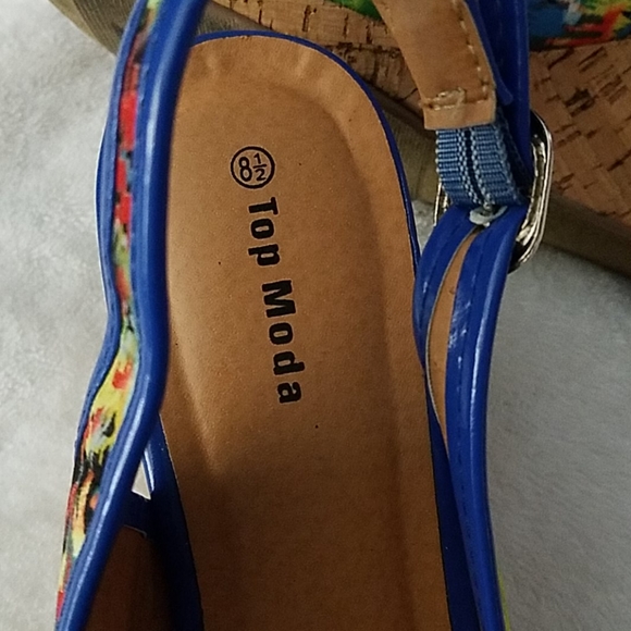 Sandals - Picture 4 of 4